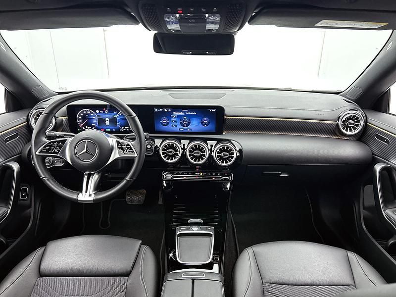 Occasion Mercedes CLA250e Shooting Brake Luxury 218 PK (160 kW) 2024 Zwart Stationwagen
