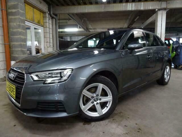 Grijs Gebruikt 2017 Audi A3 Sportback Ambition Sedan | € 16.950 (Iets duurder) - Afbeelding 1/4