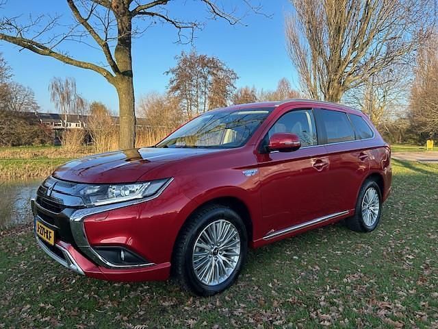 Rood Gebruikt 2020 Mitsubishi Outlander SUV | € 18.950 (Goede deal) - Afbeelding 1/4