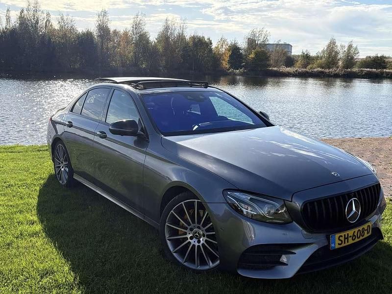 Grijs Gebruikt 2018 Mercedes E250 Premium Plus Sedan | € 33.000 (Duur) - Afbeelding 1/4