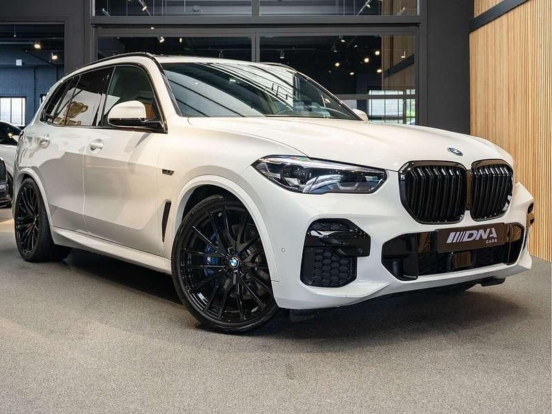 Wit Occasion 2022 BMW X5 M Sport SUV | € 69.995 (Eerlijke prijs) - Afbeelding 1/4