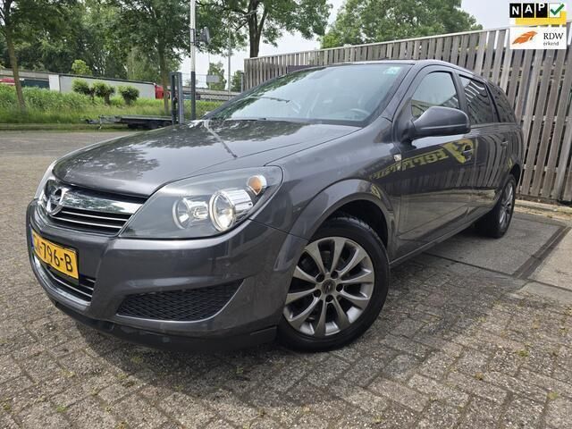 Grijs Gebruikt 2010 Opel Astra Edition Stationwagen | € 2.899 (Goede deal) - Afbeelding 1/4