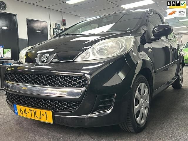 Zwart Gebruikt 2012 Peugeot 107 Hatchback | € 2.949 (Eerlijke prijs) - Afbeelding 1/4