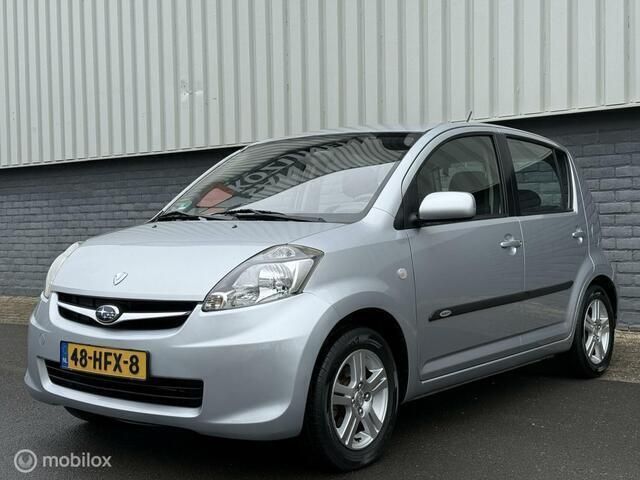Grijs Gebruikt 2009 Subaru Justy Comfort Hatchback | € 1.950 (Eerlijke prijs) - Afbeelding 1/4