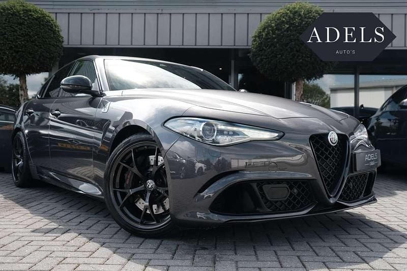 Grijs, metallic lak Gebruikt 2020 Alfa Romeo Giulia Quadrifoglio Sedan | € 71.995 (Duur) - Afbeelding 1/4