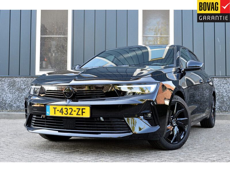 Zwart, metallic lak Gebruikt 2023 Opel Astra GS Line Hatchback | € 29.950 (Eerlijke prijs) - Afbeelding 1/4