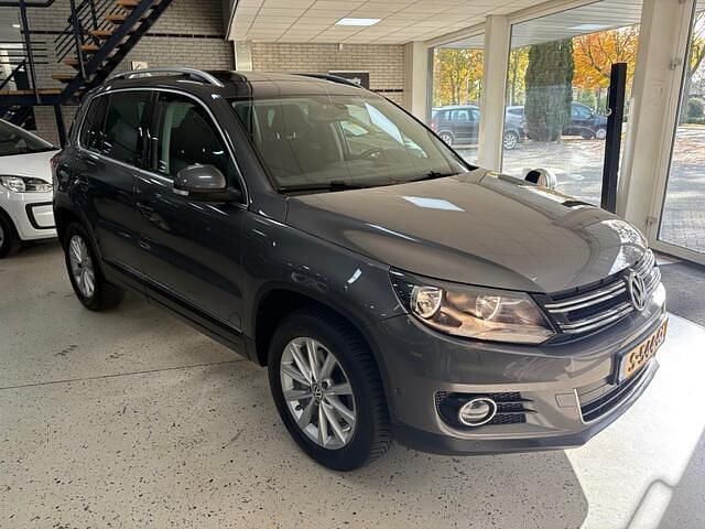 Grijs Gebruikt 2013 VW Tiguan SUV | € 12.750 (Goede deal) - Afbeelding 1/4