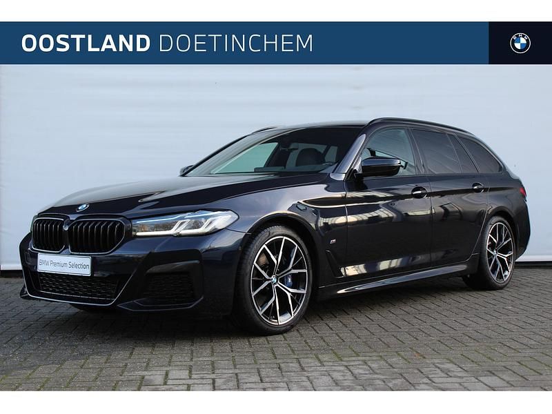 Zwart Occasion 2021 BMW 530 Executive Stationwagen | € 41.950 (Duur) - Afbeelding 1/4