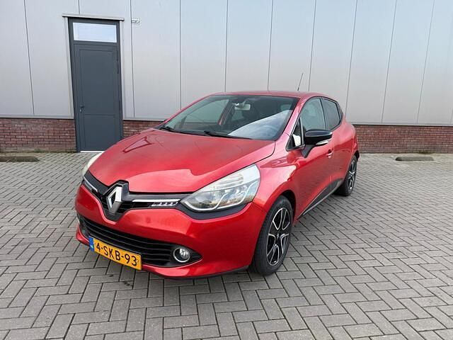 Rood Gebruikt 2013 Renault Clio IV Dynamique Hatchback | € 4.950 (Duur) - Afbeelding 1/4