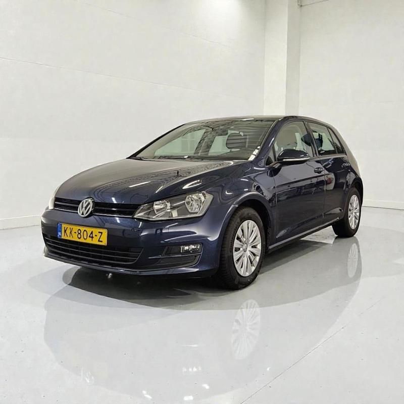 Blauw (metallic) Gebruikt 2016 VW Golf VII Trendline Hatchback | € 10.999 (Super prijs) - Afbeelding 1/4