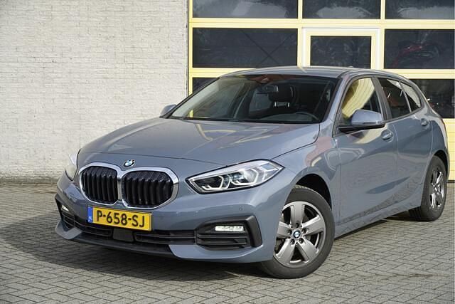 Occasion BMW 118 136 PK (100 kW) 2022 Grijs Hatchback