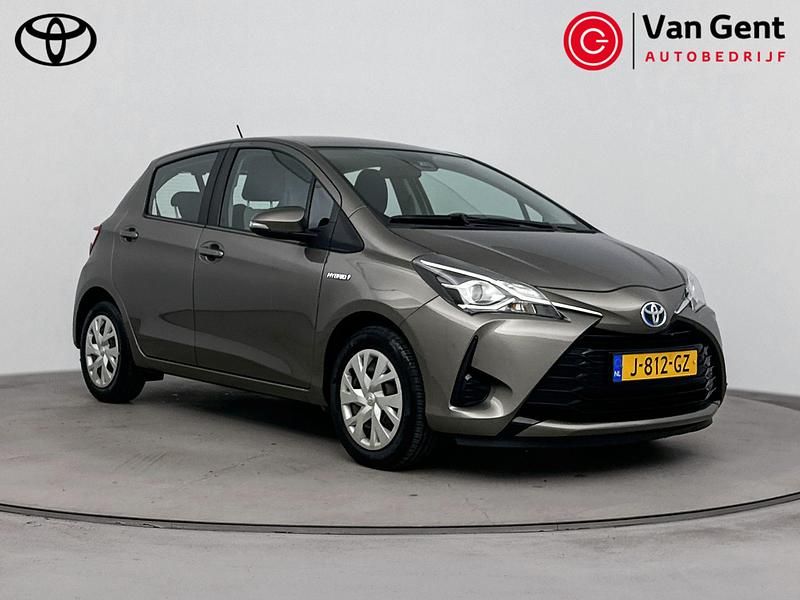 Grijs Gebruikt 2020 Toyota Yaris Hybrid Active Hatchback | € 16.499 (Goede deal) - Afbeelding 1/4