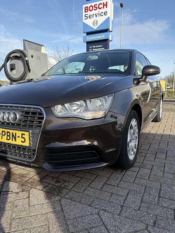 Bruin Gebruikt 2011 Audi A1 Stationwagen | € 2.500 - Afbeelding 1/4