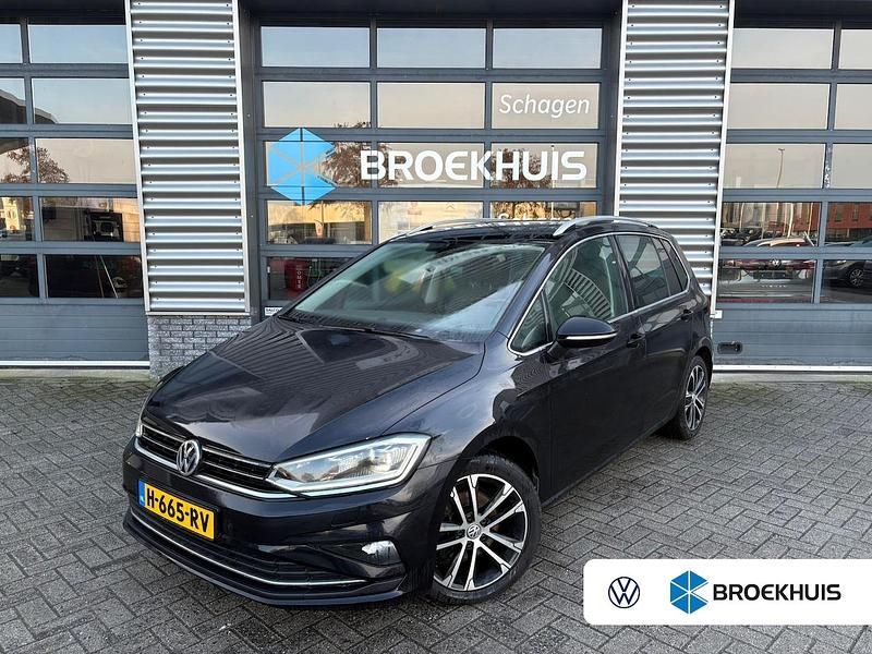 Zwart Occasion 2018 VW Golf Sportsvan Highline MPV | € 16.950 (Goede deal) - Afbeelding 1/4