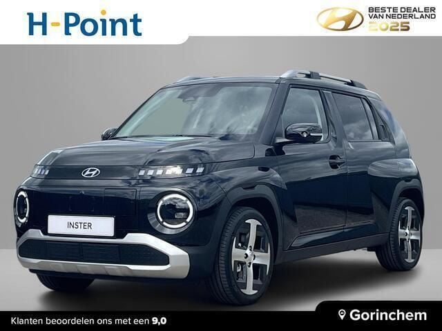 Zwart Nieuw 2025 Hyundai Inster Hatchback | € 28.230 (Eerlijke prijs) - Afbeelding 1/4