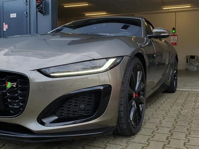Occasion Jaguar F-Type R 577 PK (424 kW) 2023 Grijs, metallic lak Cabriolet