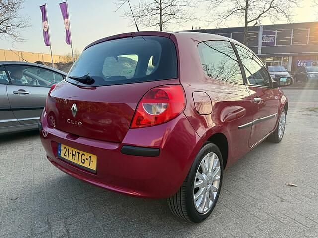 Occasion Renault Clio II Collection 75 PK (55 kW) 2009 Rood Hatchback