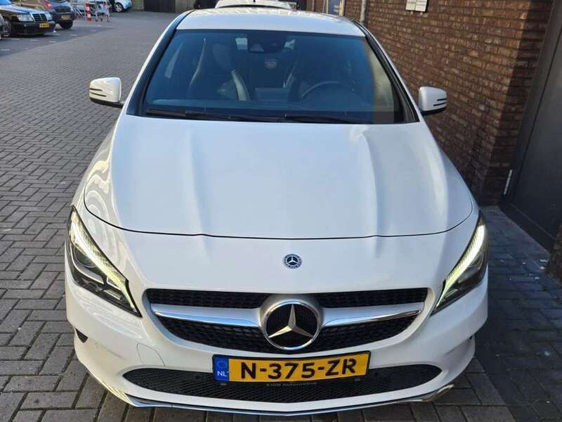 Wit Gebruikt 2017 Mercedes CLA180 Sedan | € 19.000 - Afbeelding 1/4