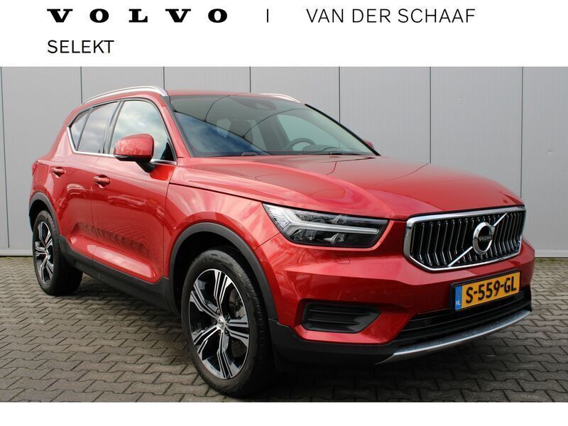 Rood, metallic lak Gebruikt 2022 Volvo XC40 Inscription SUV | € 35.800 (Eerlijke prijs) - Afbeelding 1/4