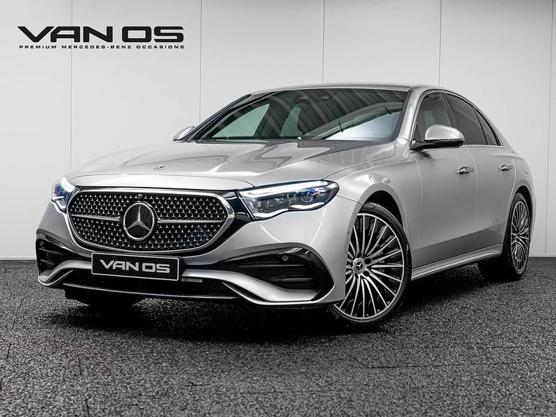 Zilver Gebruikt 2023 Mercedes E300 AMG line Sedan | € 69.995 - Afbeelding 1/4