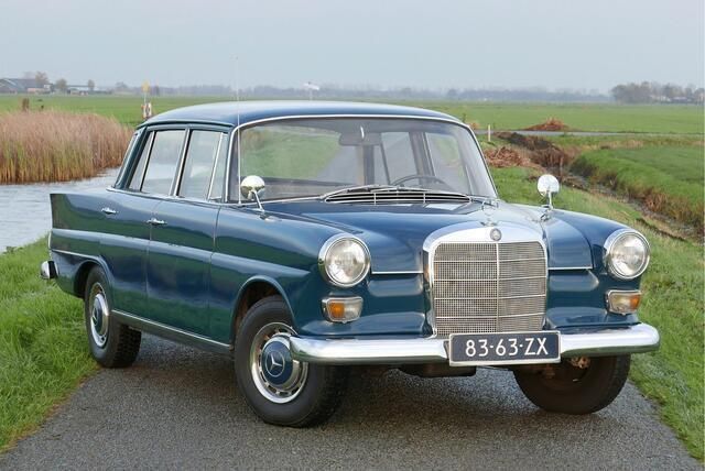 Blauw Gebruikt 1967 Mercedes 200 Sedan | € 19.500 - Afbeelding 1/4
