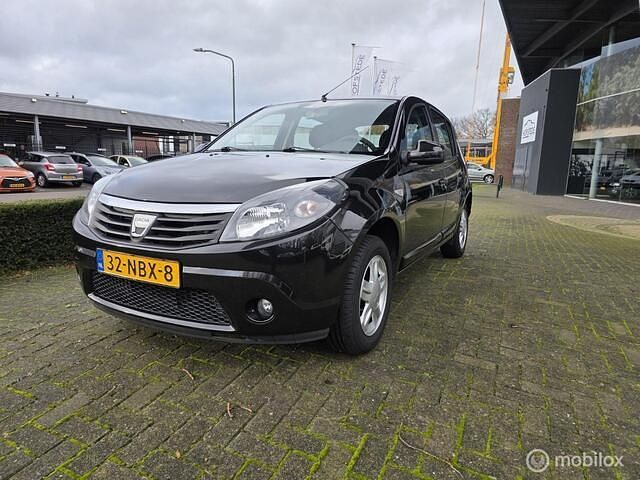 Zwart Gebruikt 2010 Dacia Sandero Hatchback | € 3.950 (Duur) - Afbeelding 1/4