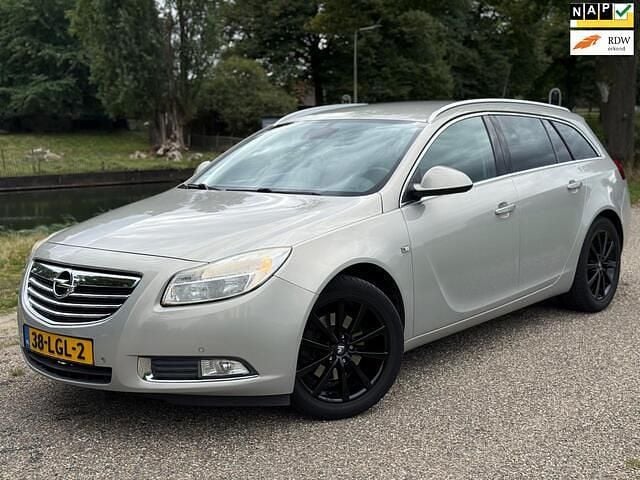 Beige Gebruikt 2010 Opel Insignia Cosmo Stationwagen | € 2.795 (Super prijs) - Afbeelding 1/4