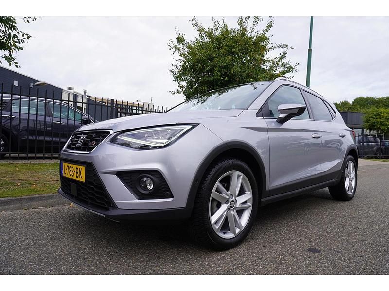 Grijs Gebruikt 2021 Seat Arona Business SUV | € 18.945 (Eerlijke prijs) - Afbeelding 1/4