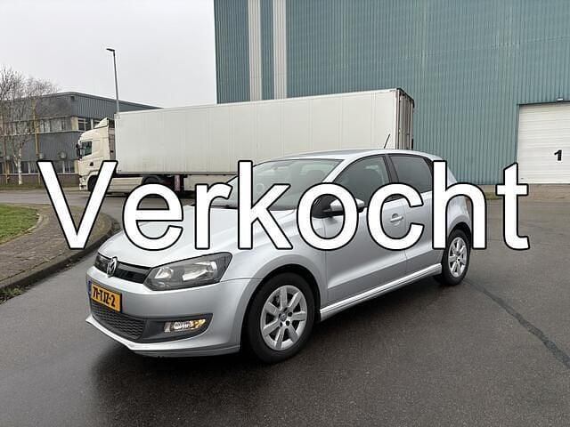 Zilver (metallic) Gebruikt 2012 VW Polo Comfortline Hatchback | € 2.950 (Goede deal) - Afbeelding 1/4