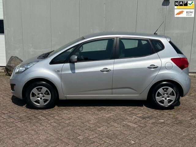 Grijs Gebruikt 2010 Kia Venga Hatchback | € 2.950 (Iets duurder) - Afbeelding 1/4