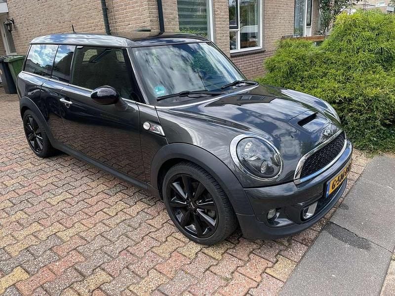 Grijs Gebruikt 2011 Mini Cooper S Clubman Stationwagen | € 6.500 (Eerlijke prijs) - Afbeelding 1/4