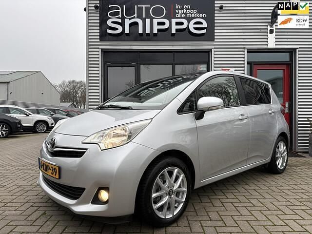 Grijs Occasion 2013 Toyota Verso-S MPV | € 9.450 (Eerlijke prijs) - Afbeelding 1/4