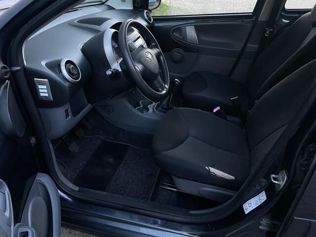 Occasion Toyota Aygo 68 PK (50 kW) 2008 Grijs Hatchback