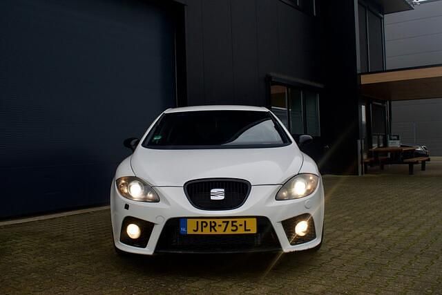 Occasion Seat Leon CUPRA 241 PK (177 kW) 2007 Wit Hatchback