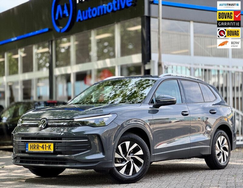 Grijs Gebruikt 2024 VW Tiguan Edition SUV | € 44.995 (Super prijs) - Afbeelding 1/4