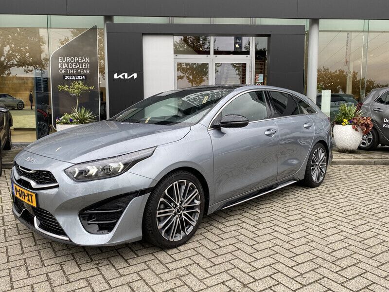 Grijs Gebruikt 2022 Kia ProCeed Hatchback | € 29.950 (Duur) - Afbeelding 1/4