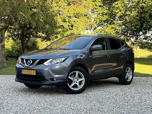 Grijs Gebruikt 2015 Nissan Qashqai Tekna SUV | € 12.950 (Eerlijke prijs) - Afbeelding 1/4