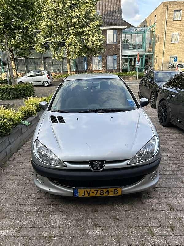 Grijs Gebruikt 2006 Peugeot 206 Hatchback | € 1.200 (Eerlijke prijs) - Afbeelding 1/4