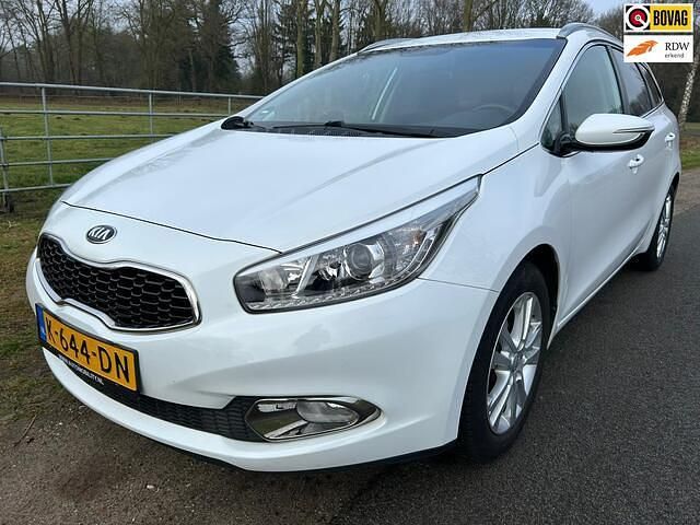Wit Occasion 2014 Kia Ceed Sportswagon Stationwagen | € 8.450 (Eerlijke prijs) - Afbeelding 1/4