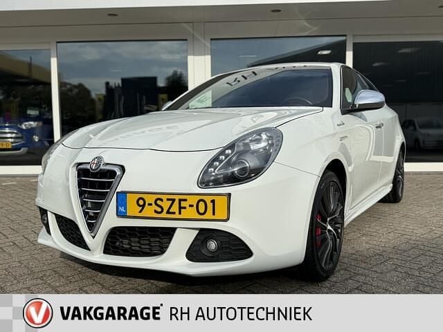 Wit Gebruikt 2013 Alfa Romeo Giulietta Distinctive Hatchback | € 8.750 (Eerlijke prijs) - Afbeelding 1/4