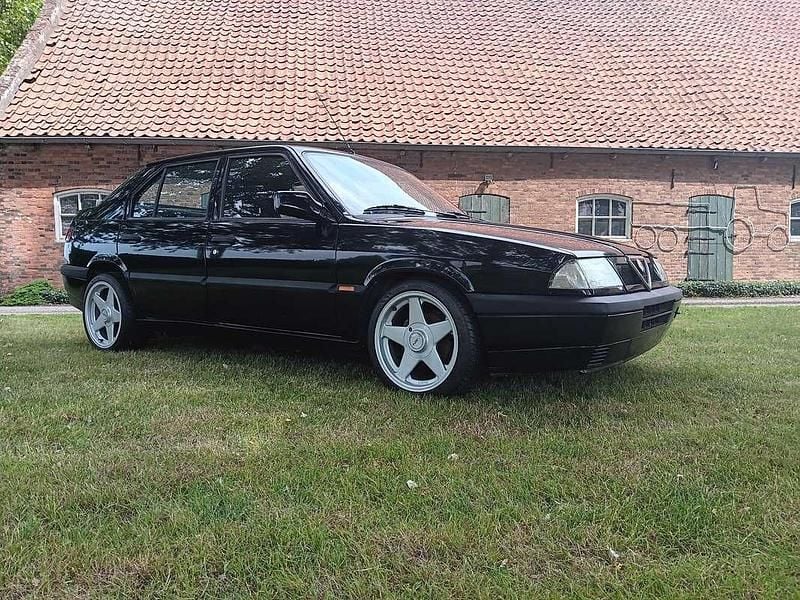 Zwart Gebruikt 1992 Alfa Romeo 33 Sedan | € 6.000 - Afbeelding 1/4