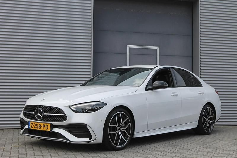 Occasion Mercedes C180 AMG line 2023 Wit Sedan