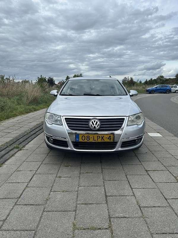 Occasion 2010 VW Passat Sedan | € 3.500 - Afbeelding 1/4