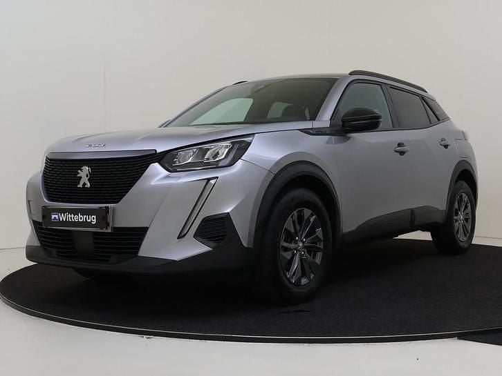 Grijs, metallic lak Gebruikt 2023 Peugeot 2008 Style SUV | € 19.925 (Eerlijke prijs) - Afbeelding 1/3