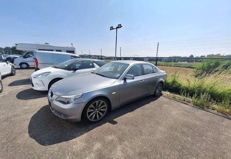 Grijs Gebruikt 2003 BMW 520 Executive Sedan | € 1.200 (Goede deal) - Afbeelding 1/4