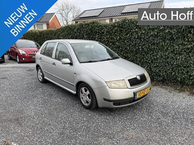 Grijs Occasion 2002 Skoda Fabia Comfort Hatchback | € 1.445 (Eerlijke prijs) - Afbeelding 1/4