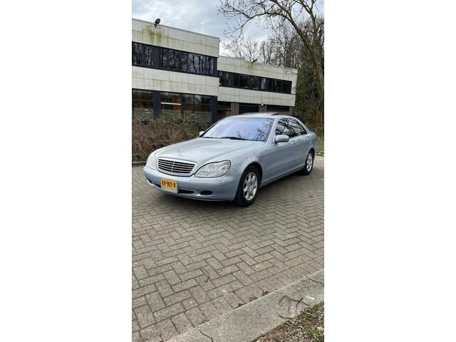 Grijs Gebruikt 1999 Mercedes S500 Sedan | € 4.725 (Eerlijke prijs) - Afbeelding 1/4