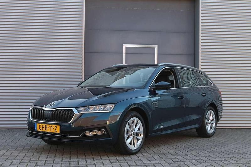 Blauw Gebruikt 2021 Skoda Octavia Business Line Stationwagen | € 23.999 (Eerlijke prijs) - Afbeelding 1/4