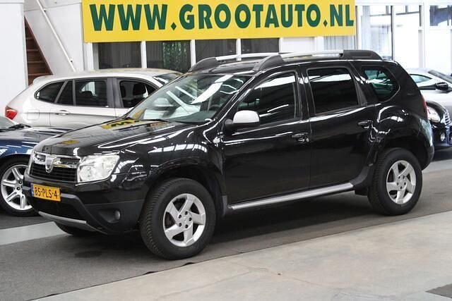 Zwart Gebruikt 2011 Dacia Duster Lauréate SUV | € 4.744 (Eerlijke prijs) - Afbeelding 1/4