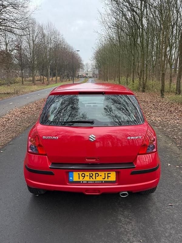 Occasion Suzuki Swift 93 PK (68 kW) 2005 Rood Hatchback